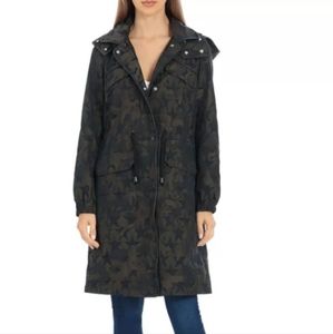 Avec Les Filles Camo Star raincoat size xs